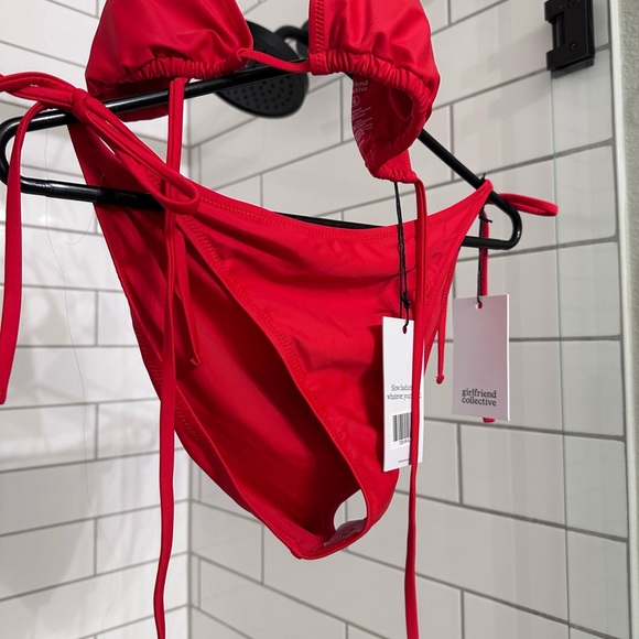 Red bikini - Picture 3 of 6